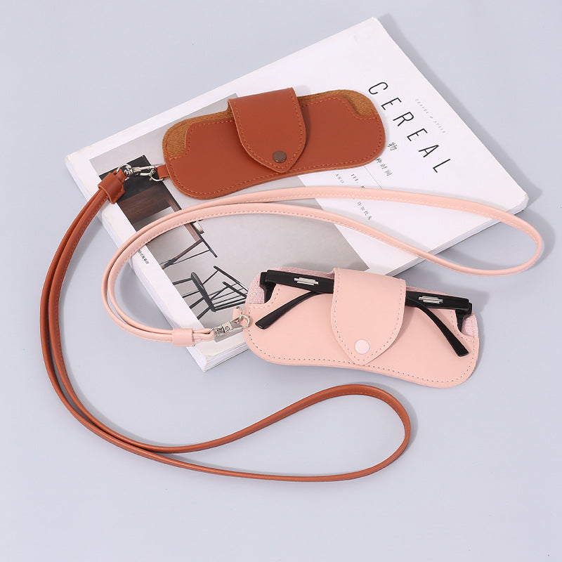 Hochwertiges, handgefertigtes Brillenetui aus Leder mit Umhängeband