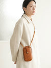 Mála fón leathair lámhdhéanta le strap ghualainn
