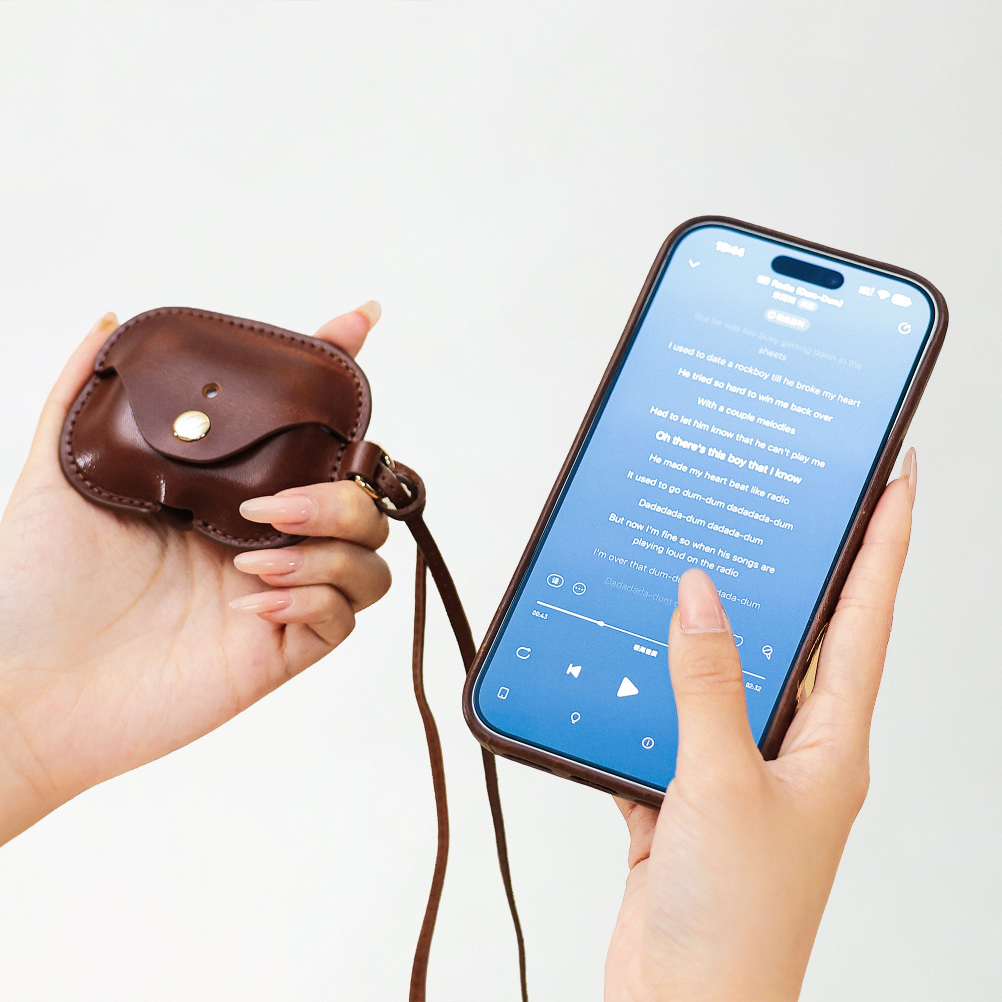 Hochwertige AirPods-Hülle aus echtem Leder mit kostenlosem Lederband