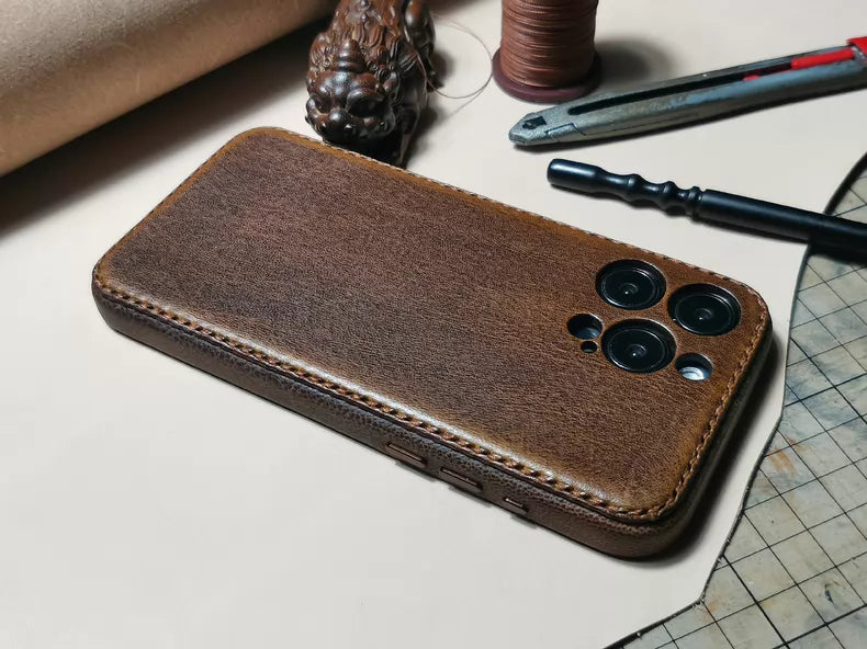 Handcrafted Vegetable-Tanned Leather iPhone Case – Vintage Patina Edition