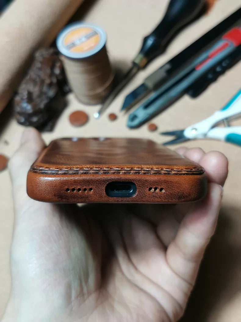 Handcrafted Vegetable-Tanned Leather iPhone Case – Vintage Patina Edition