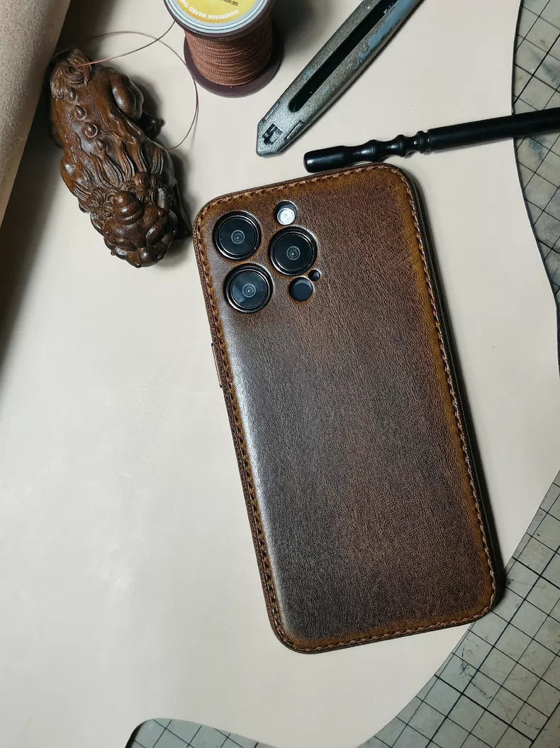 Handcrafted Vegetable-Tanned Leather iPhone Case – Vintage Patina Edition