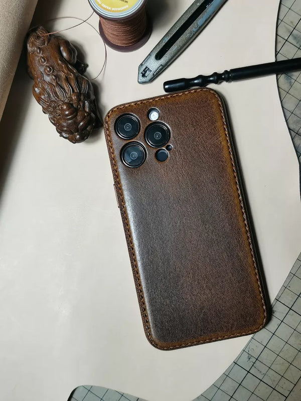 Handcrafted Vegetable-Tanned Leather iPhone Case – Vintage Patina Edition