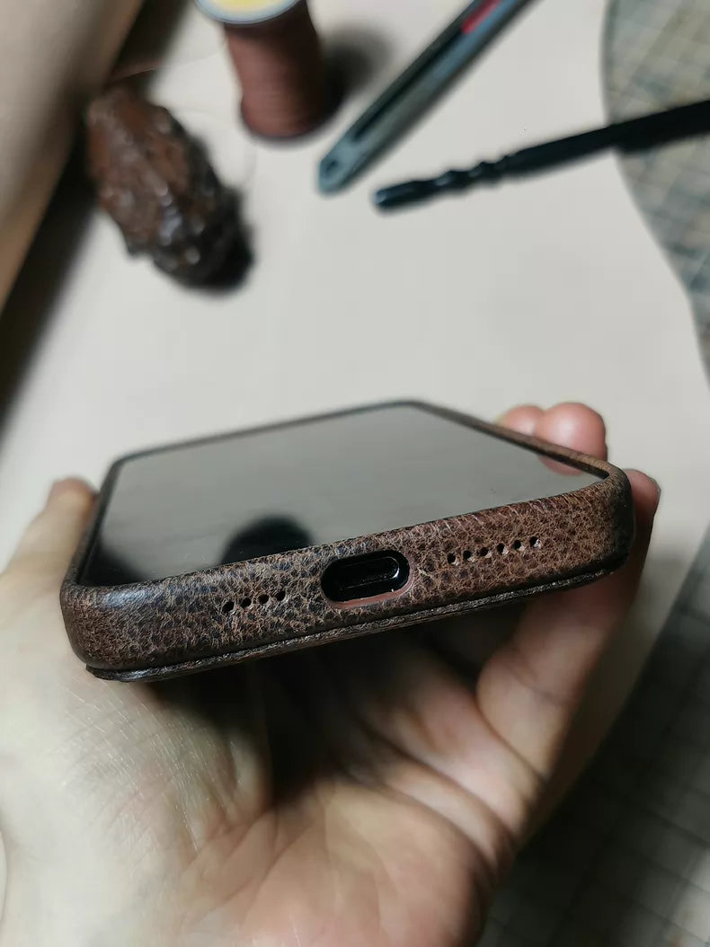 Handcrafted Vegetable-Tanned Leather iPhone Case – Vintage Patina Edition
