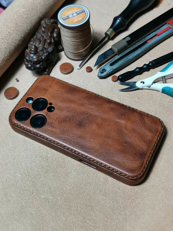 Handcrafted Vegetable-Tanned Leather iPhone Case – Vintage Patina Edition