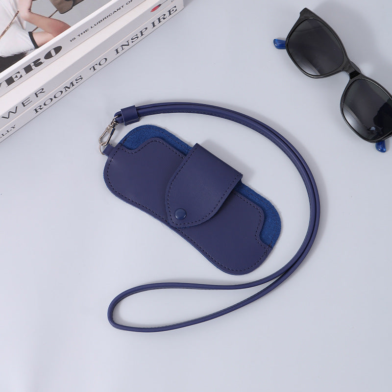 Hochwertiges, handgefertigtes Brillenetui aus Leder mit Umhängeband